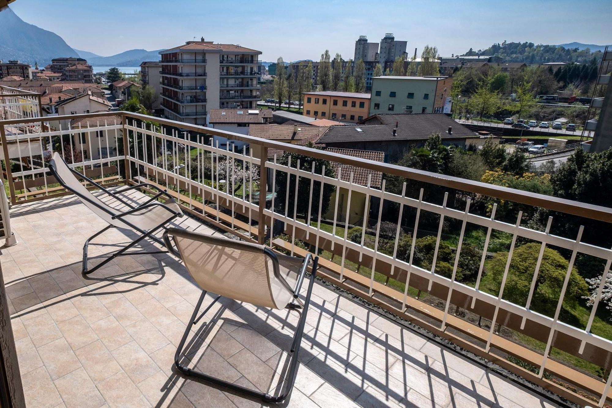 Casa Vacanze Heidi Vista Lago Verbania Eksteriør billede