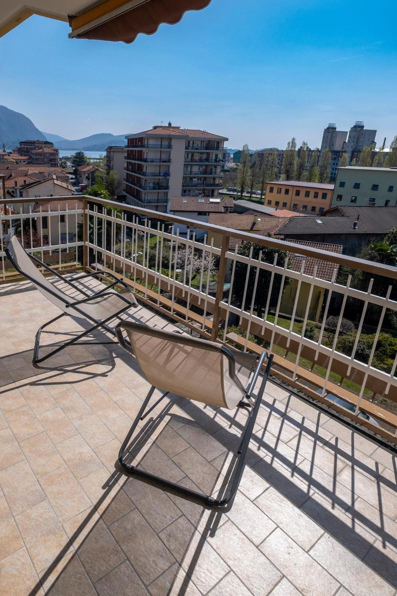 Casa Vacanze Heidi Vista Lago Verbania Eksteriør billede