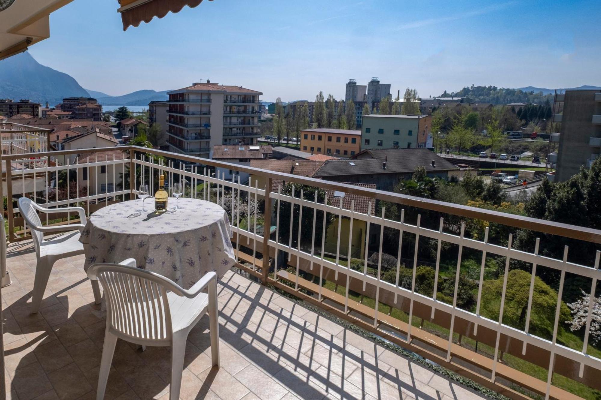 Casa Vacanze Heidi Vista Lago Verbania Eksteriør billede
